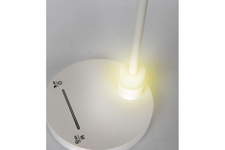 Светодиодный настольный сенсорный светильник с аккумулятором Camelion KD-827 C01